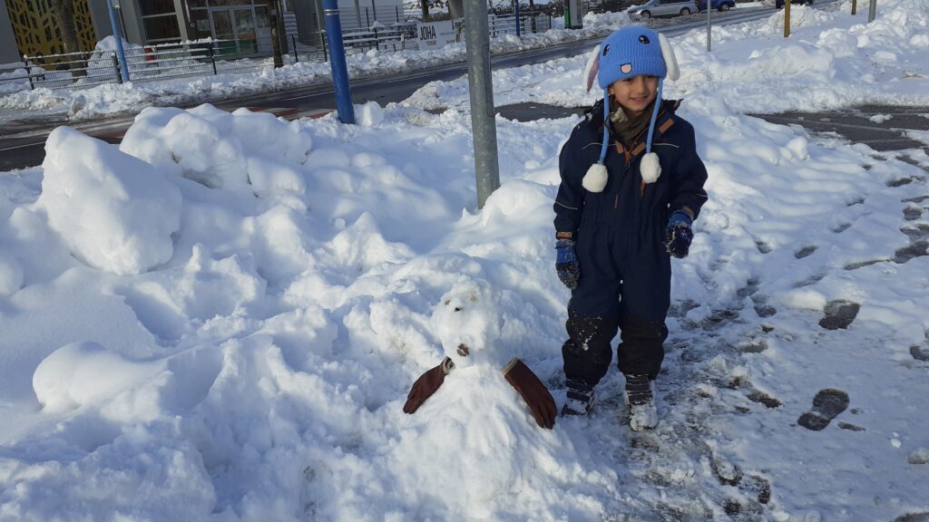 creating a miniature snowman with Arad